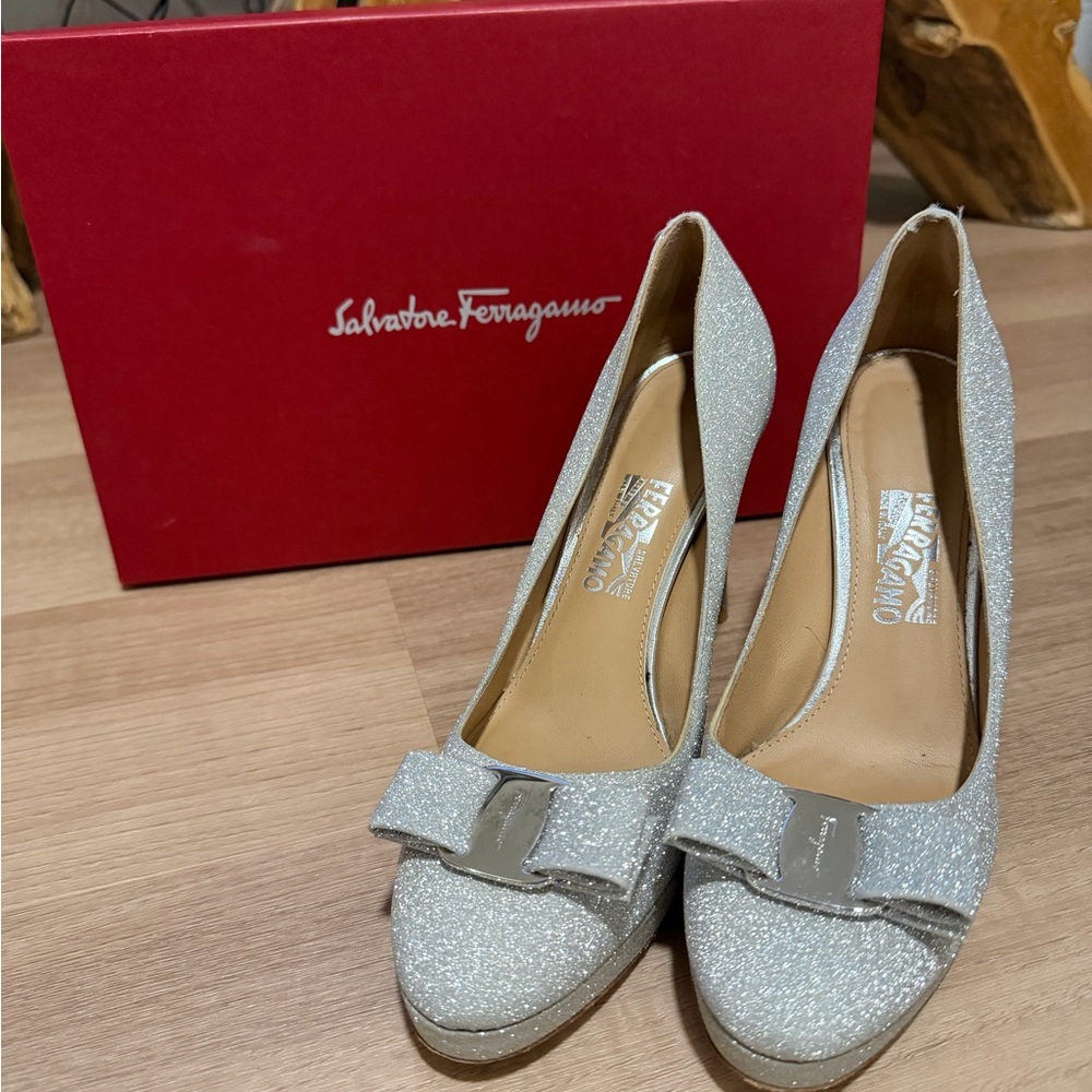 Salvatore Ferragamo Silver Glitter Vara Bow Pumps